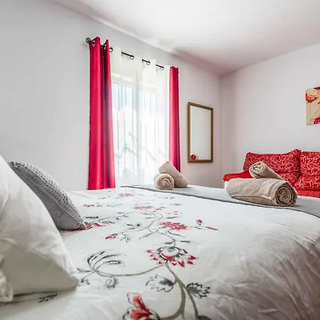Dos Hermanas Villa