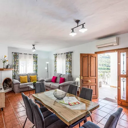 Dos Hermanas Villa